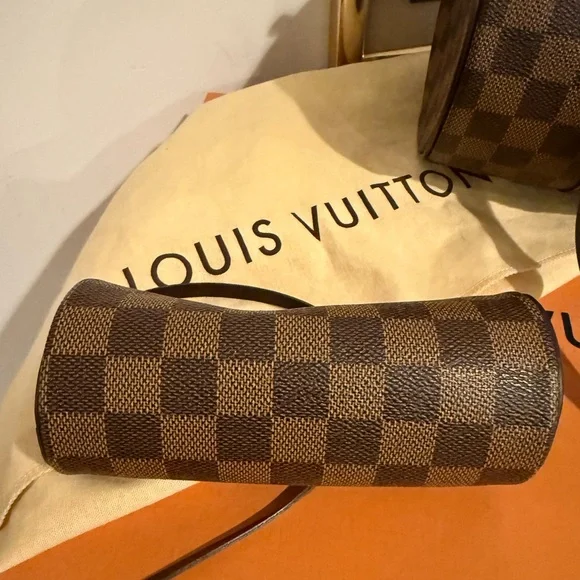 LV Damier Ebene Pochette Authentic - Picture 4 of 10
